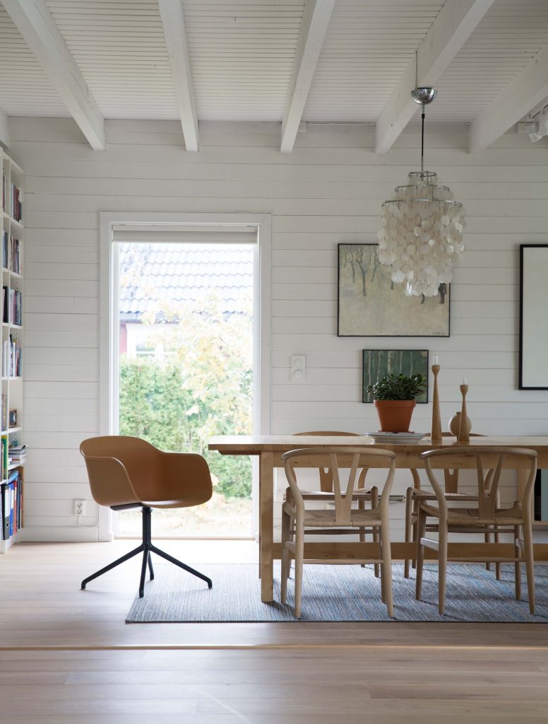 Nyfelt og Strand interiørarkitekter, enebolig nøtterøy, fibre chair, muuto, spisebord
